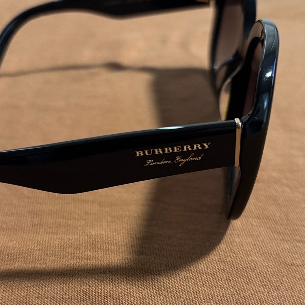 Burberry Elegant Black Sunglasses